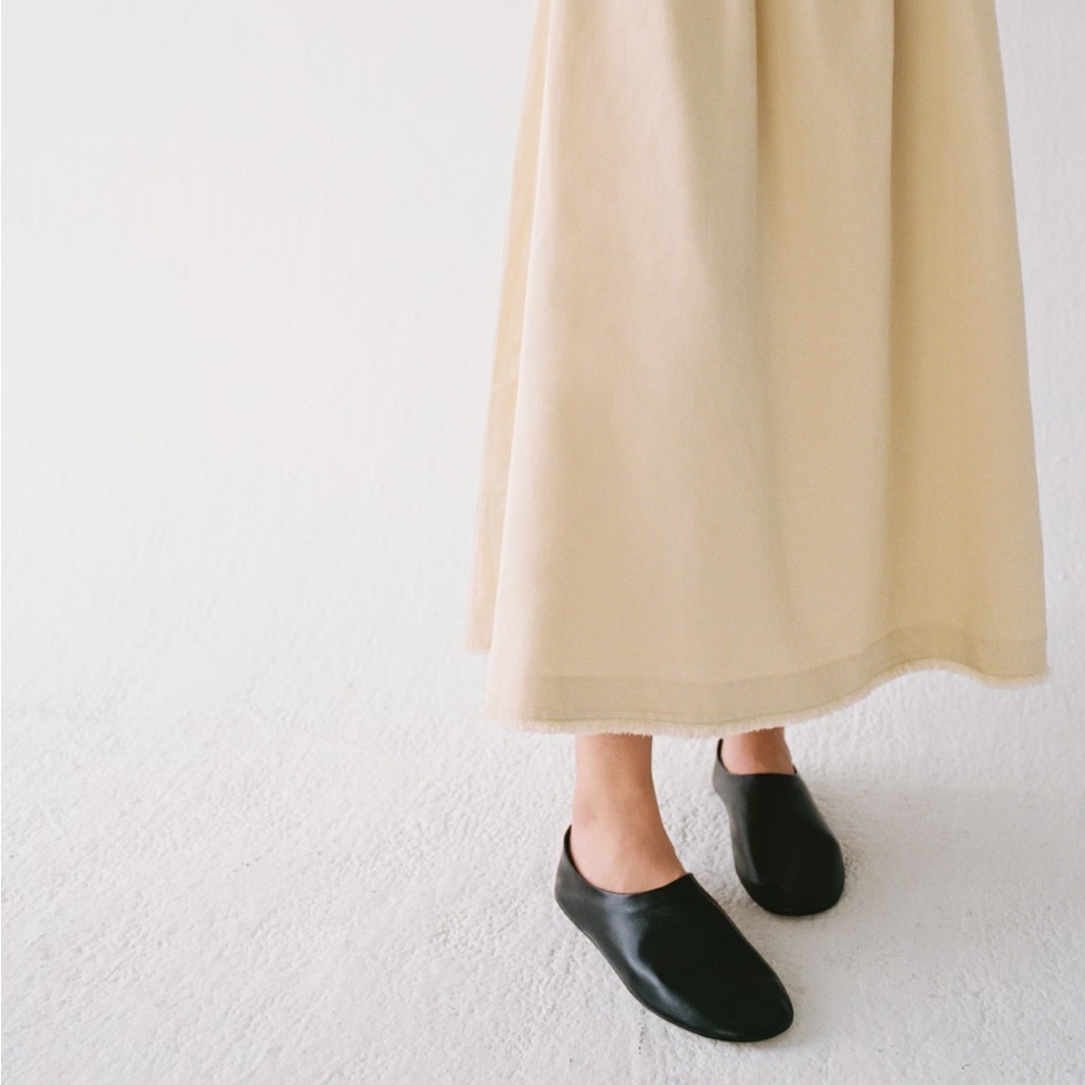 LEATHER FLAT SHOES
